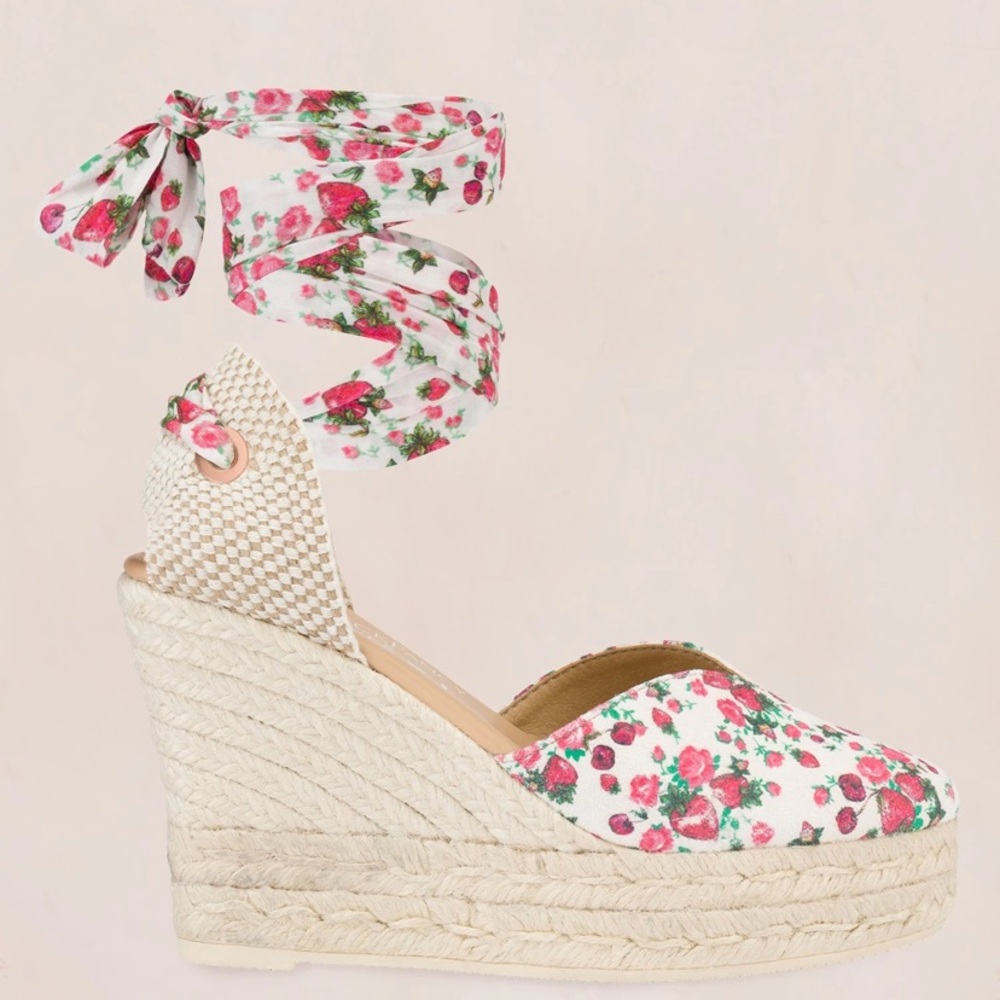 loveshackfancy x manebi heart shaped wedges size 8